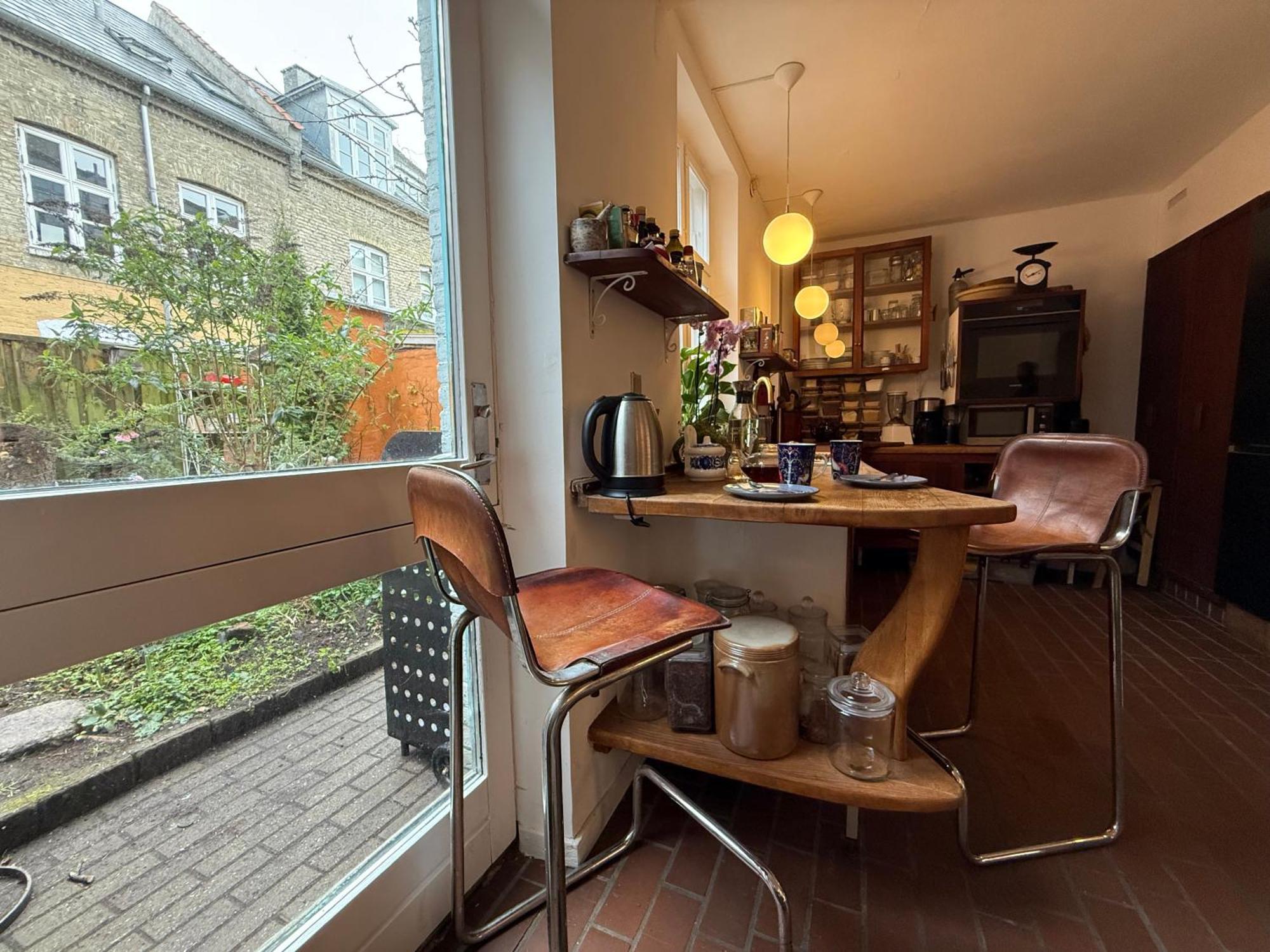 Cozy Center Chambers With Kitchen And Garden Homestay
