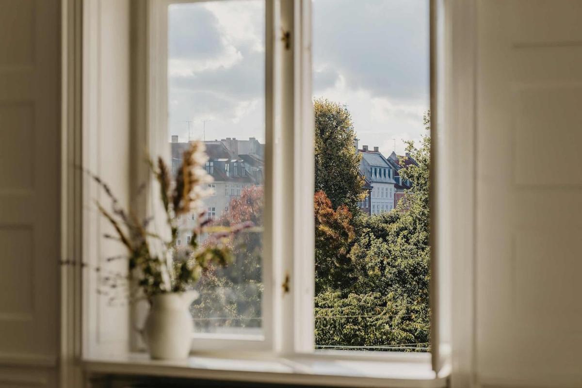 Lovely Overlooking King's Garden