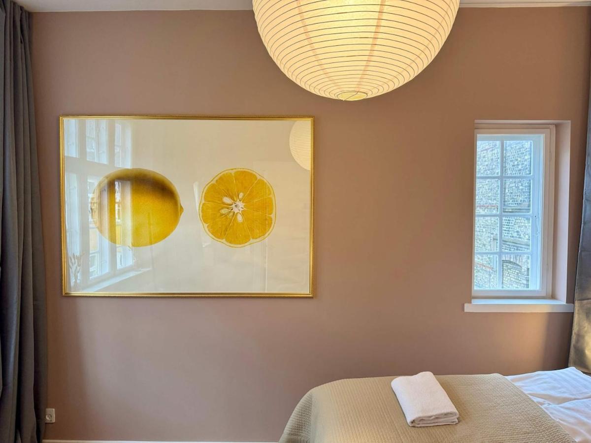 Lovely Overlooking King's Garden Apartment *