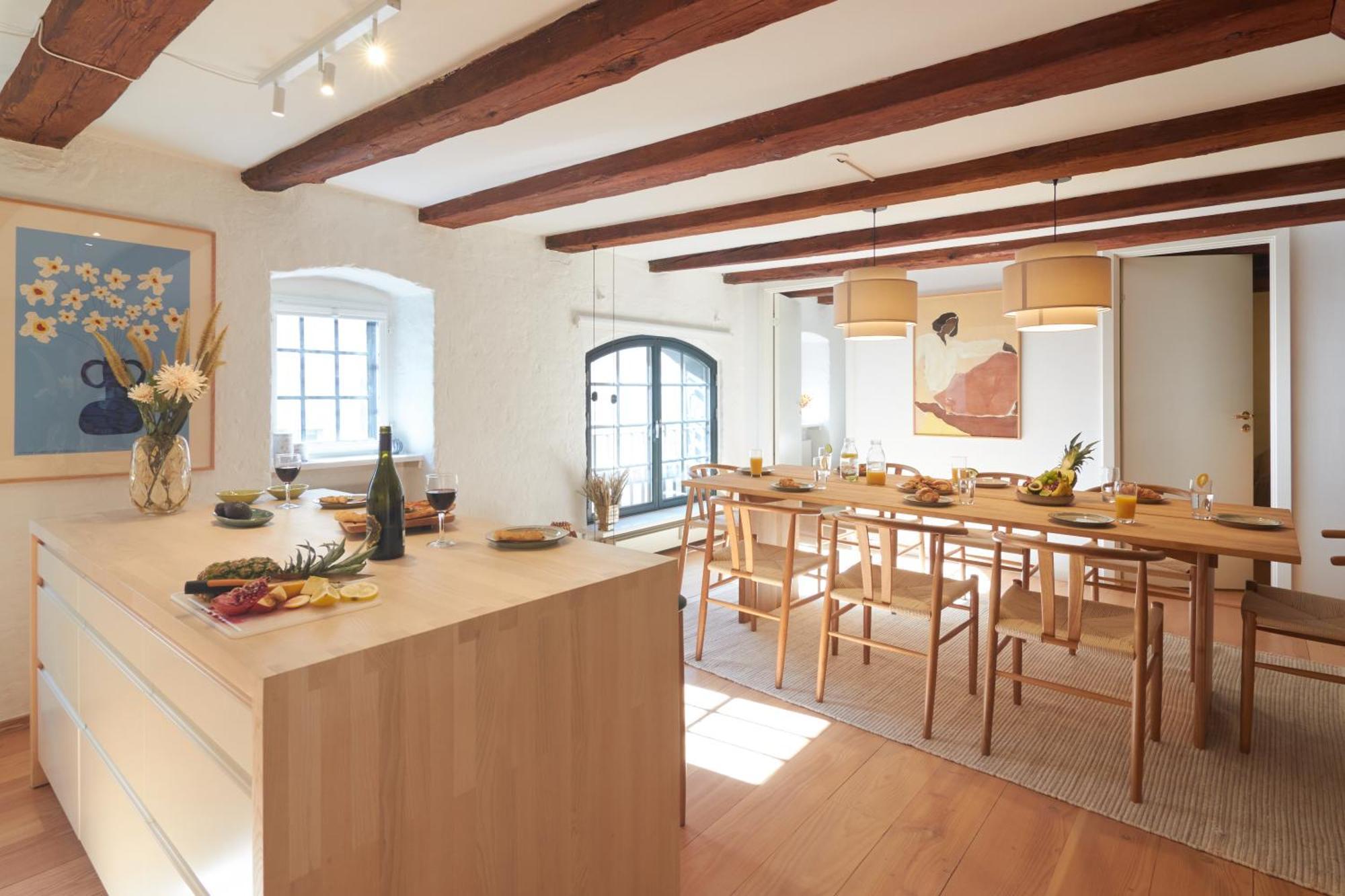 Apartment Warm 3br Loft With Exposed Beams *