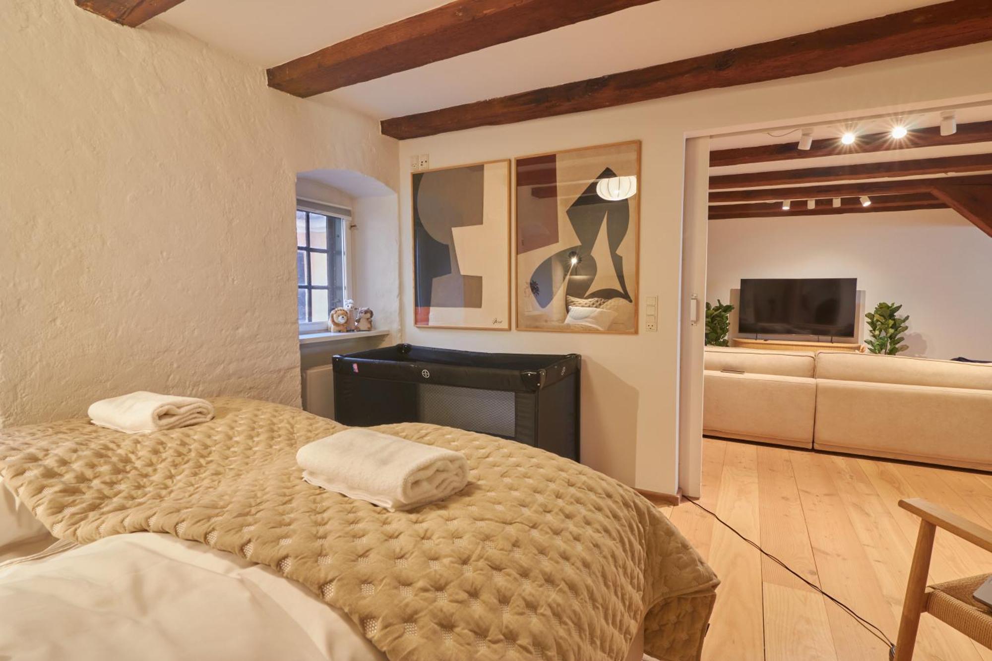 Warm 3br Loft With Exposed Beams *