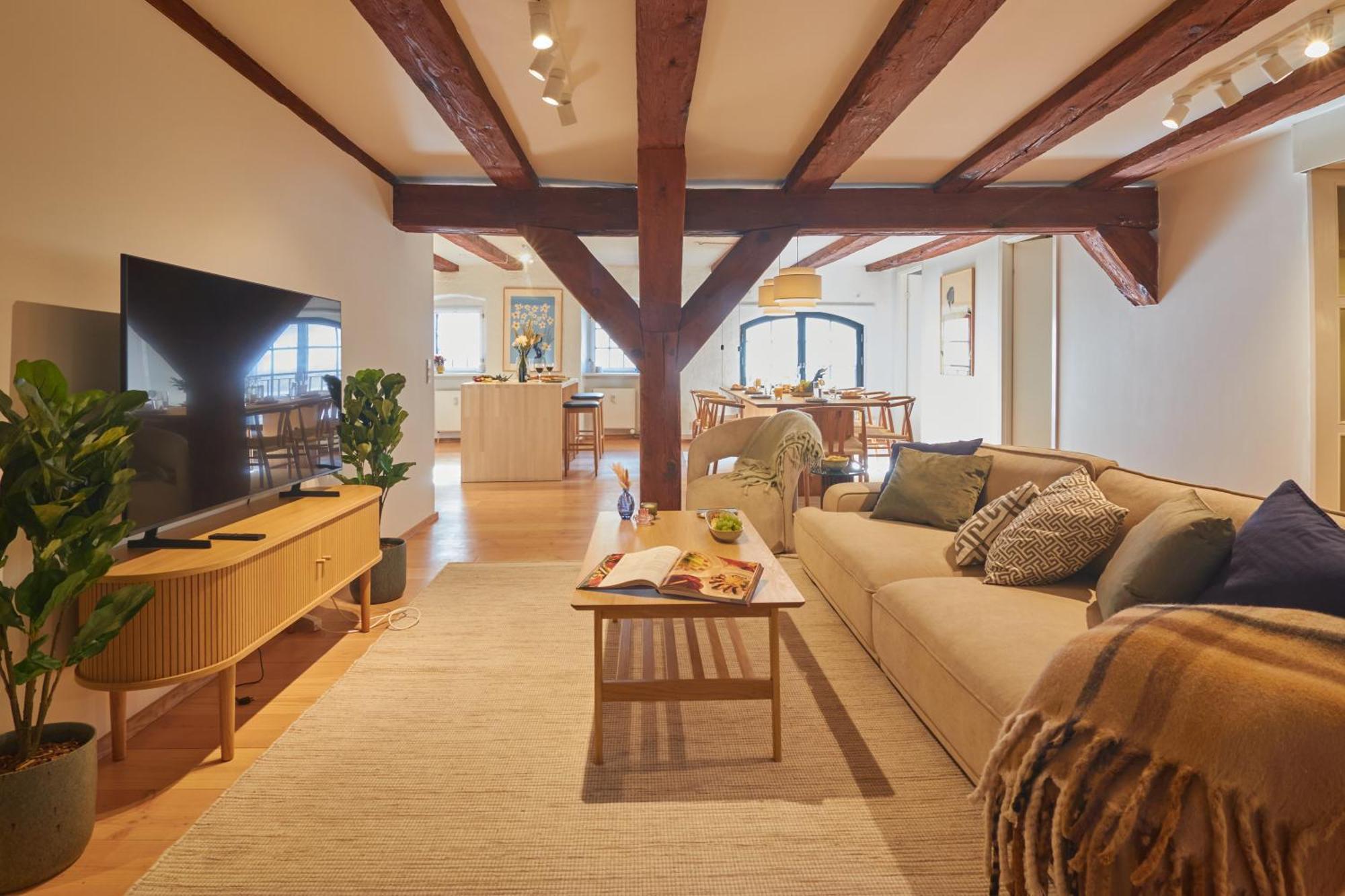 Warm 3br Loft With Exposed Beams Apartment *