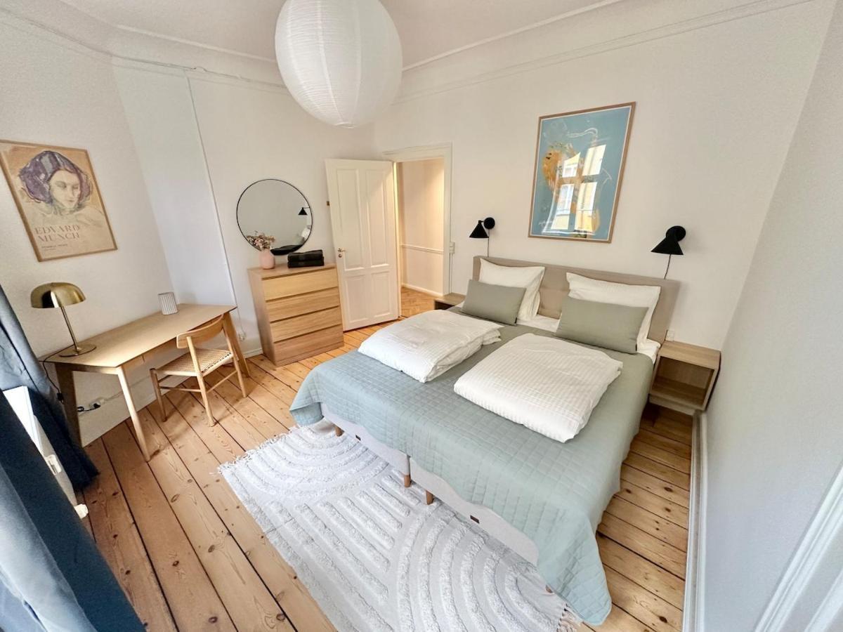 Deluxe 4 Bedrooms 180 M2 Canal View Prime Location Kööpenhamina