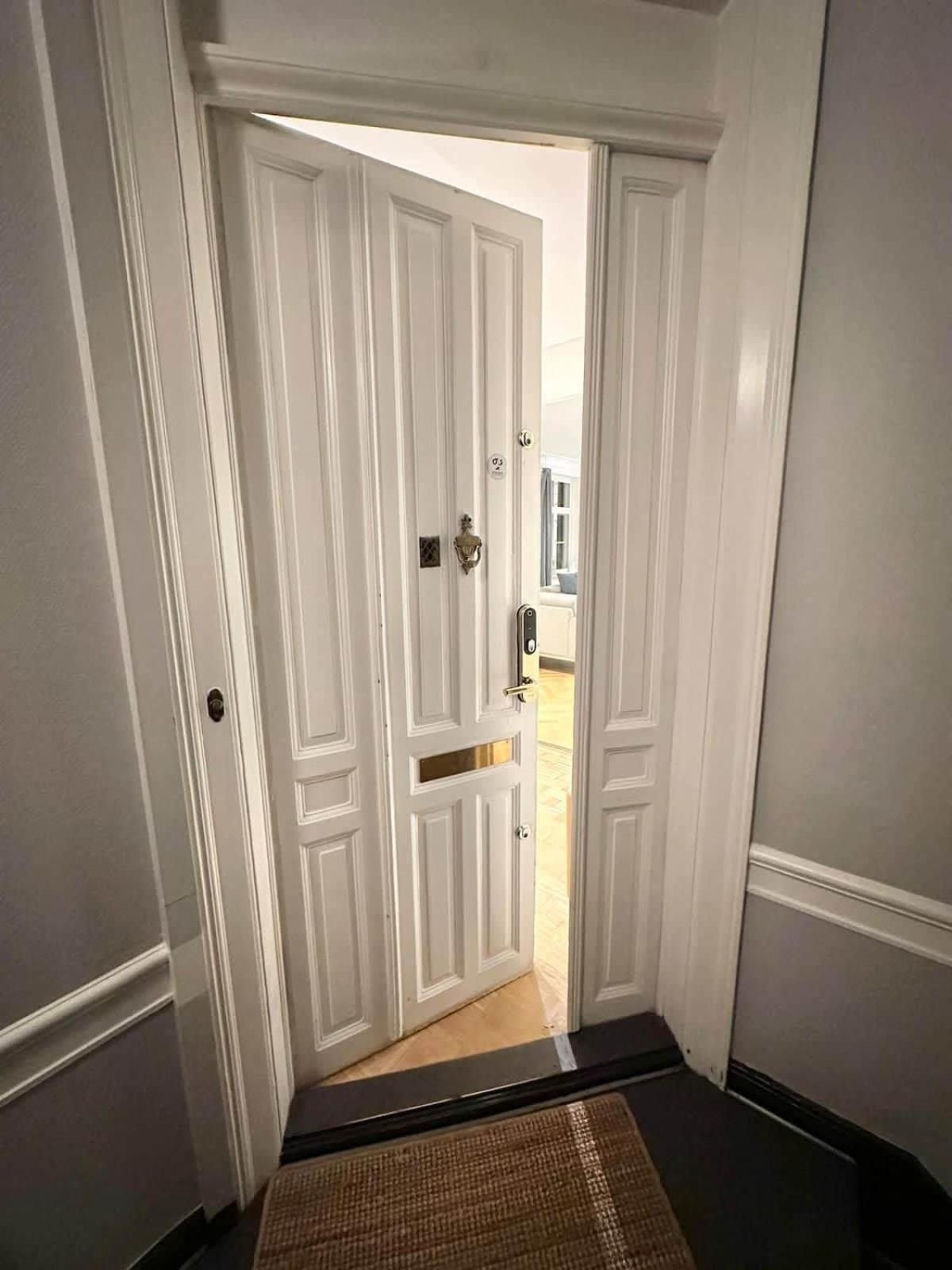 Deluxe 4 Bedrooms 180 M2 Canal View Prime Location *