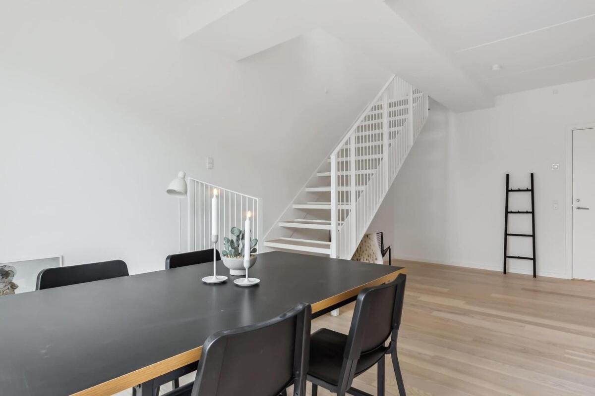 Exclusive In V With Balcony Lejlighed København
