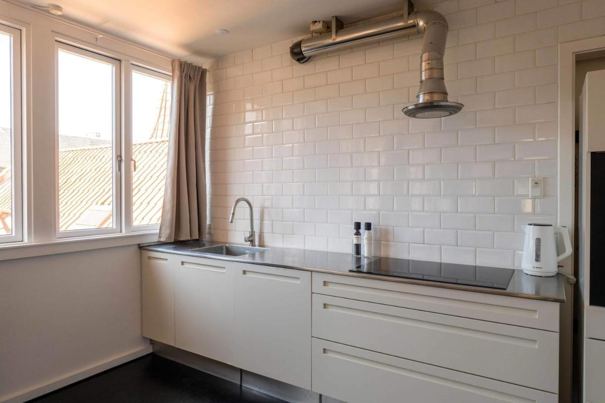 10 Person In The Heart Of Apartamento