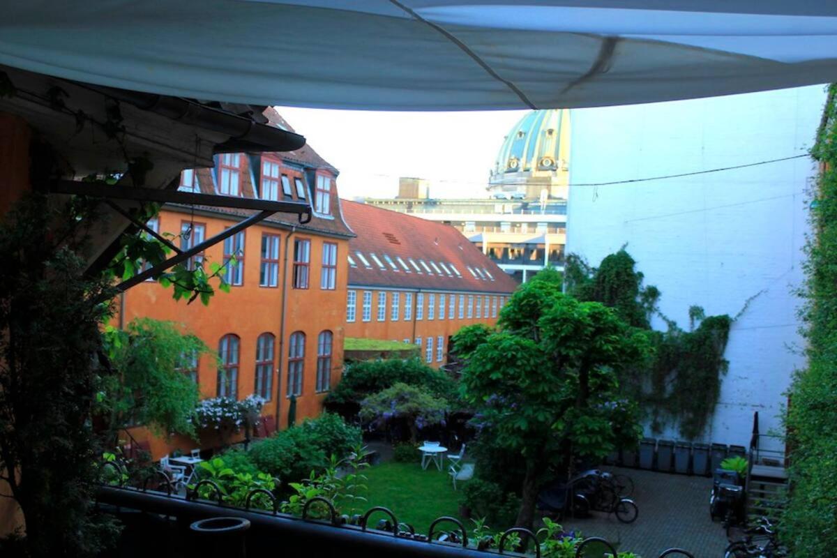 Balkon Med Udsigt Midt I * Kopenhagen