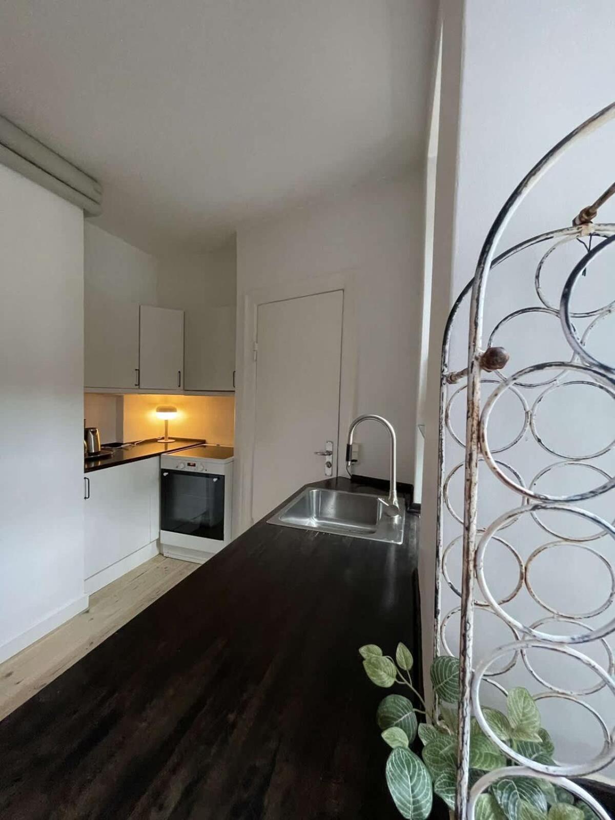 Amazing 2-bedroom By The Lakes *