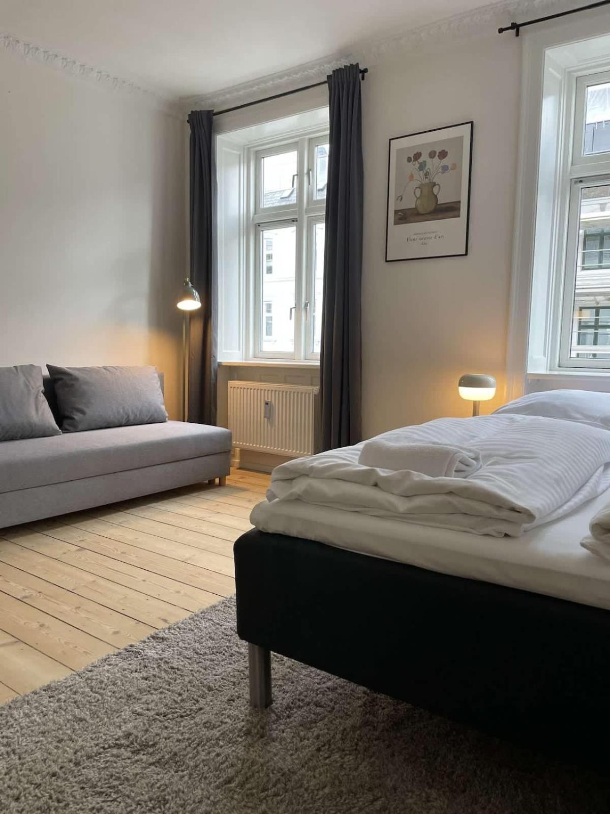 Amazing 2-bedroom By The Lakes Appartement *