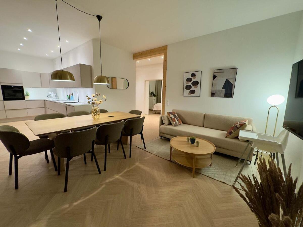 Stunning Premium With Private Rooftop *