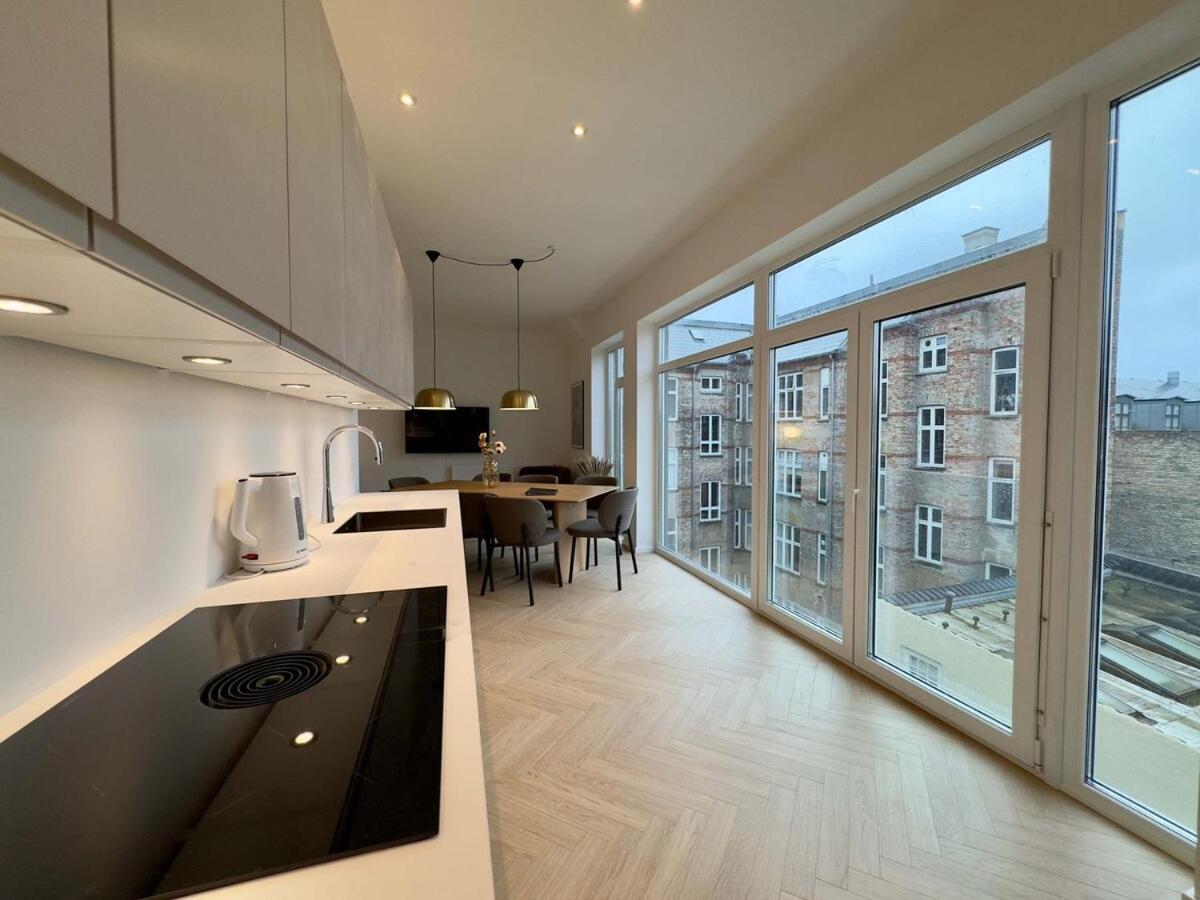 Huoneisto Stunning Premium With Private Rooftop