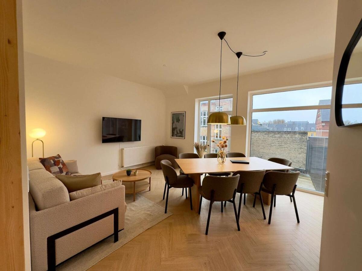 Stunning Premium With Private Rooftop *