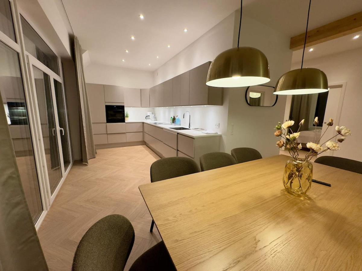 Stunning Premium With Private Rooftop