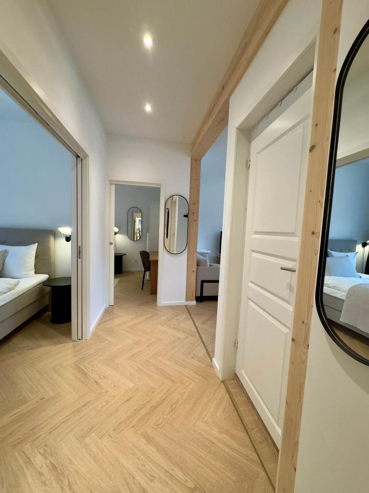 Apartment Newly Renovated 2br With Large Balcony *