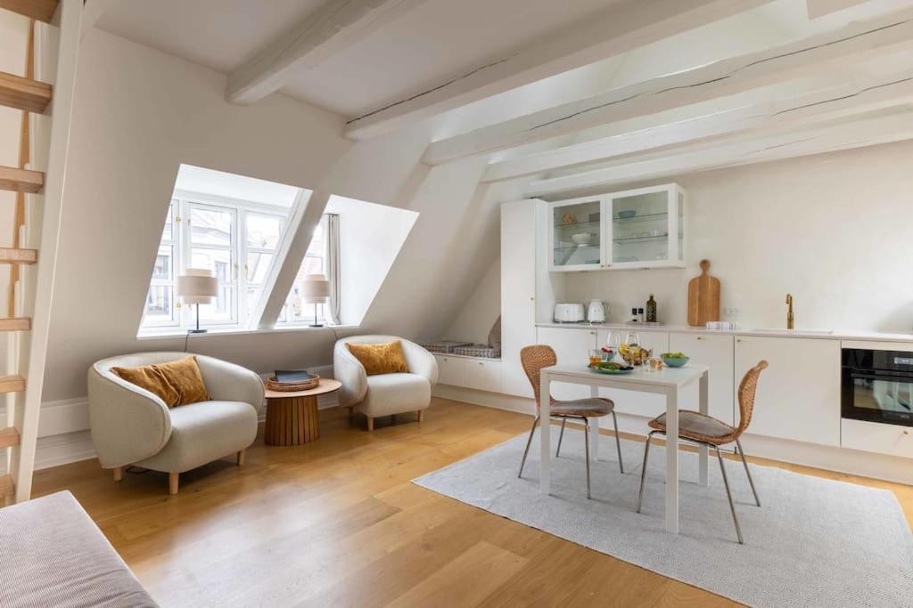 Apartment Super Cozy In Downtown Cph *