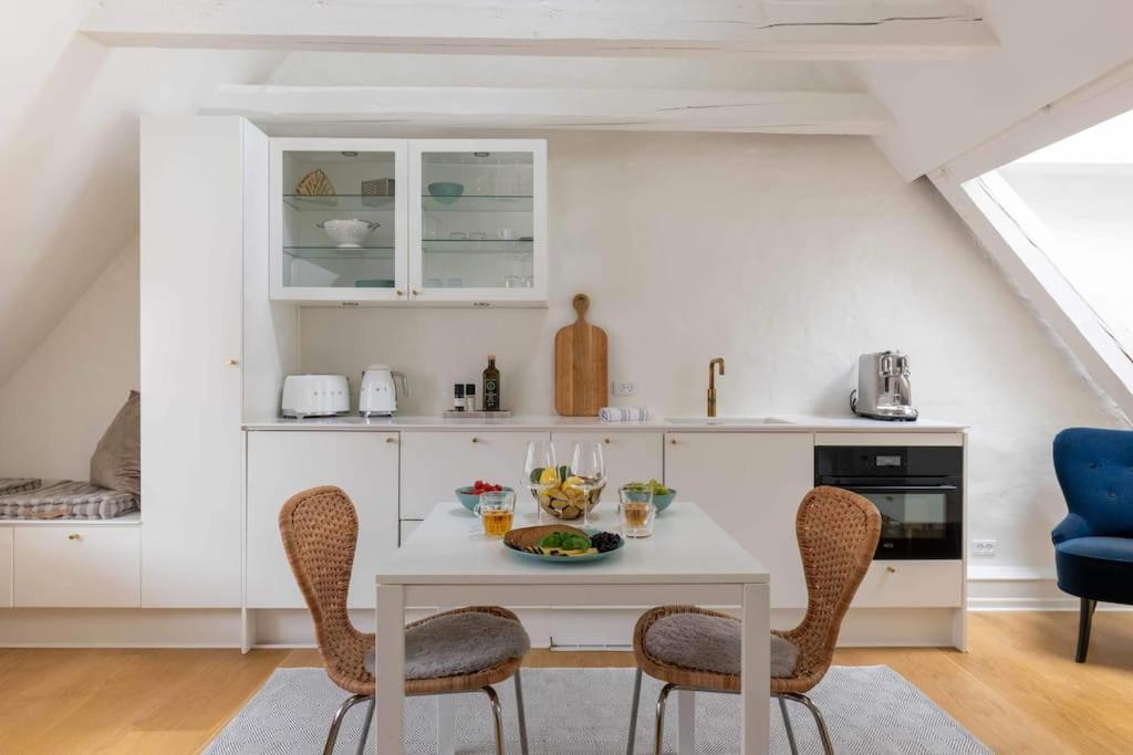 Apartment Super Cozy In Downtown Cph