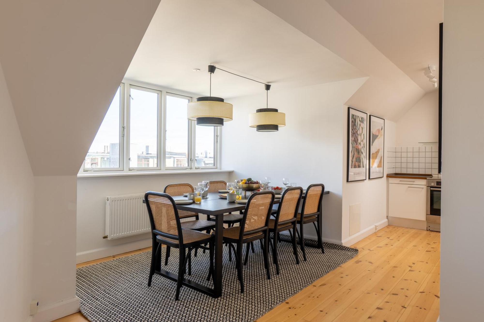 Bright 3br With Balcony And Amazing View