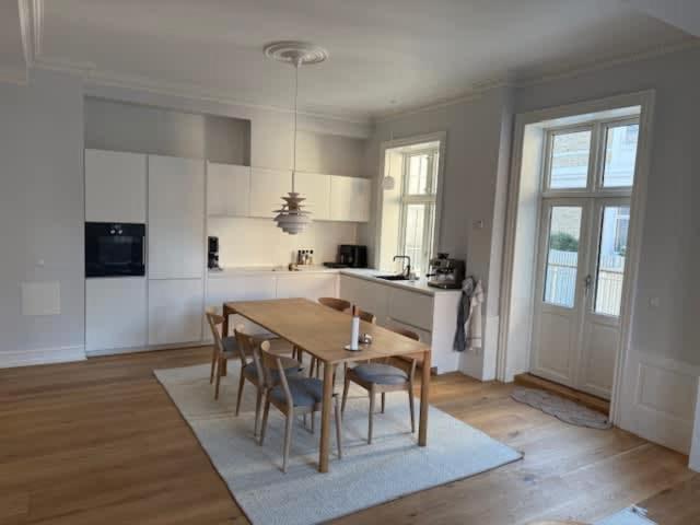 Exclusive Frederiksberg With 3 Bedrooms Apartment