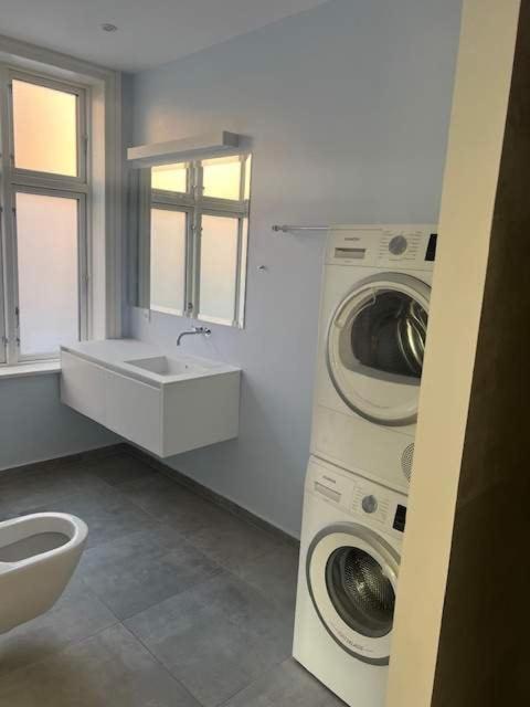 Exclusive Frederiksberg With 3 Bedrooms Apartment *