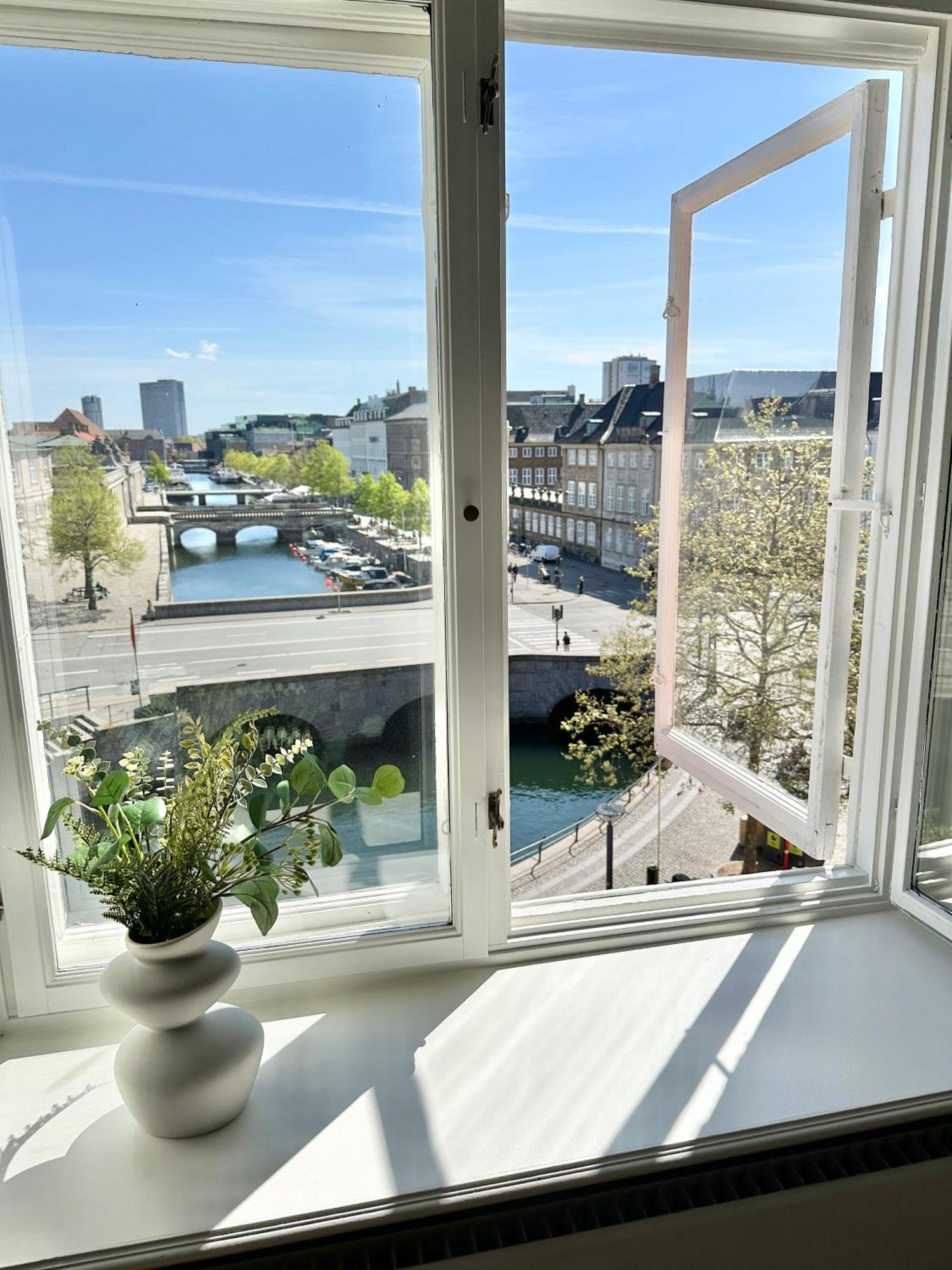 Apartment Deluxe 4 Bedrooms 180 M2 Canal View Prime Location *