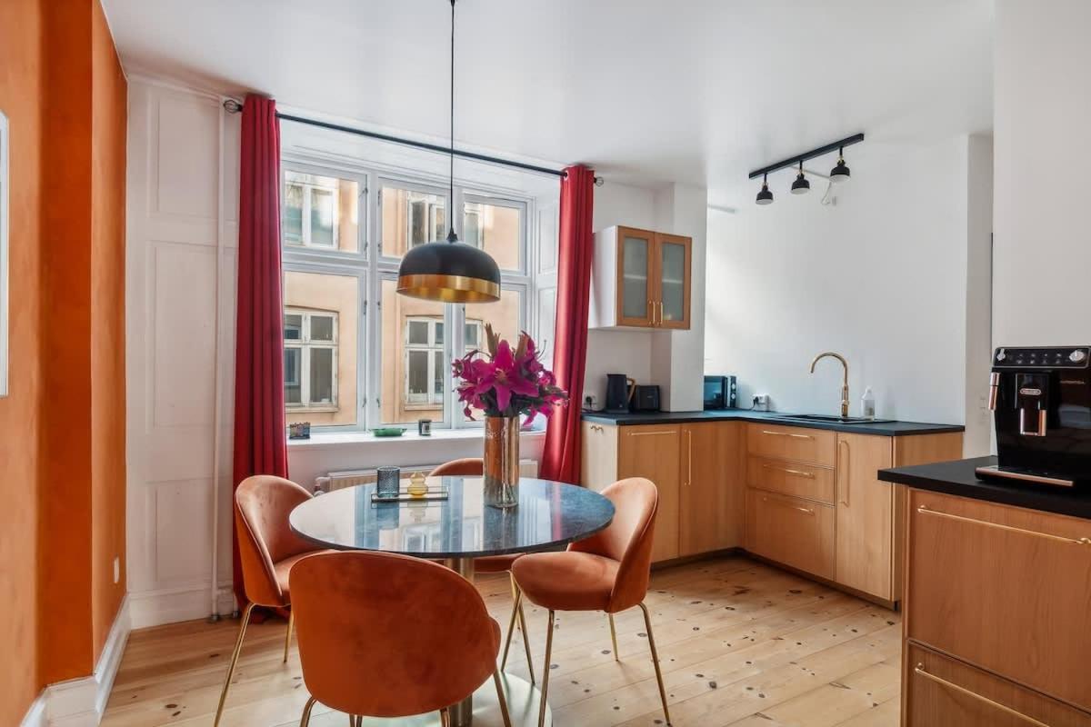 Apartment Location - By Tivoli Nyhavn & Metro