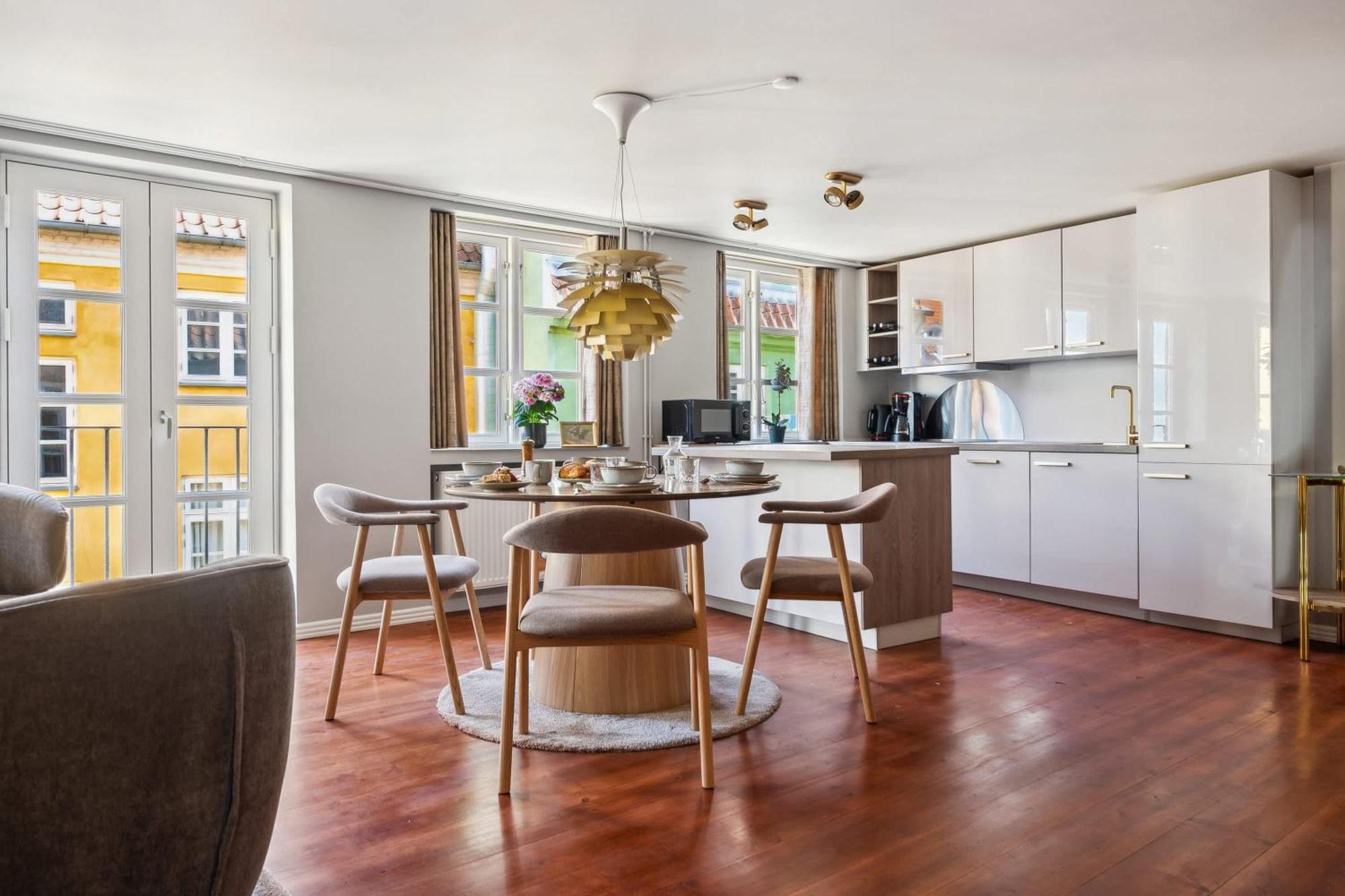 - Steps From Tivoli & Nyhavn Apartment