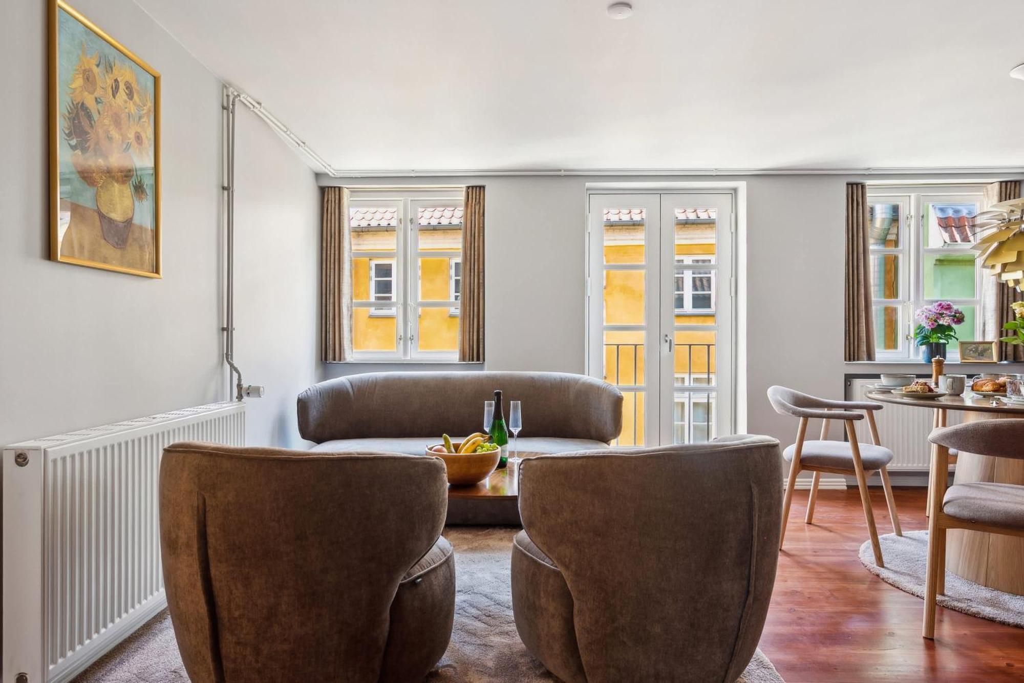 - Steps From Tivoli & Nyhavn Apartment