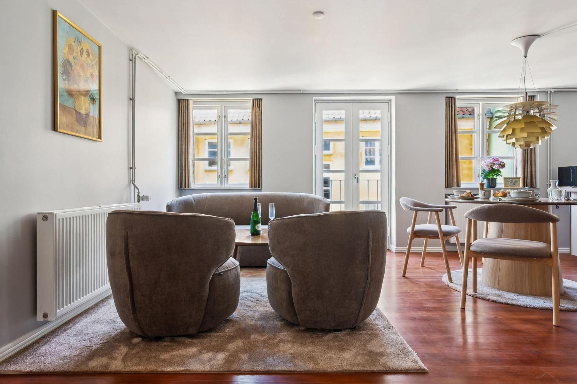 - Steps From Tivoli & Nyhavn Apartment *