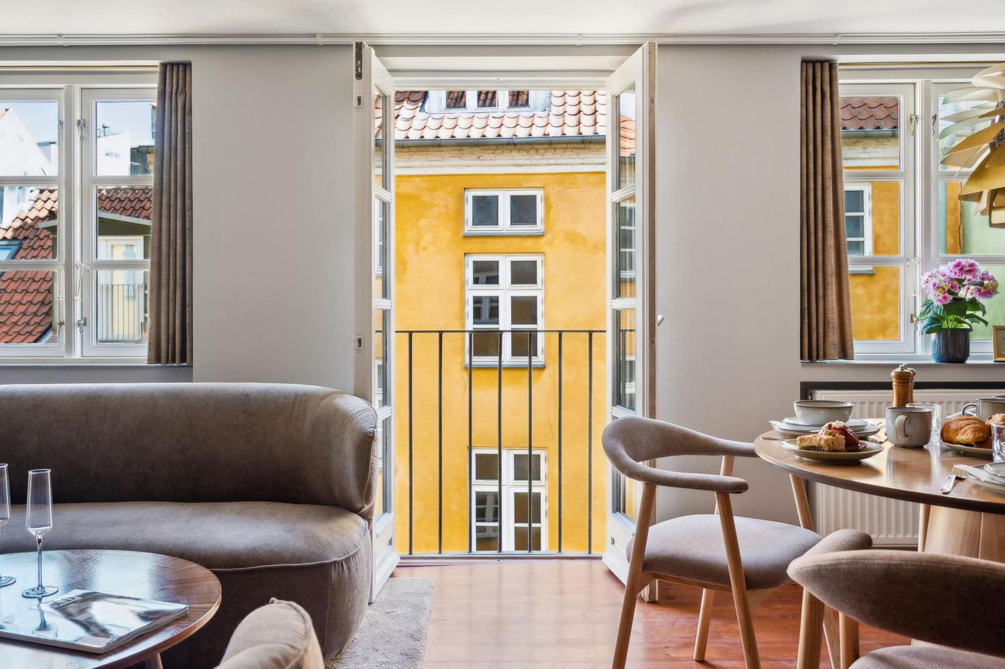 Apartment - Steps From Tivoli & Nyhavn *
