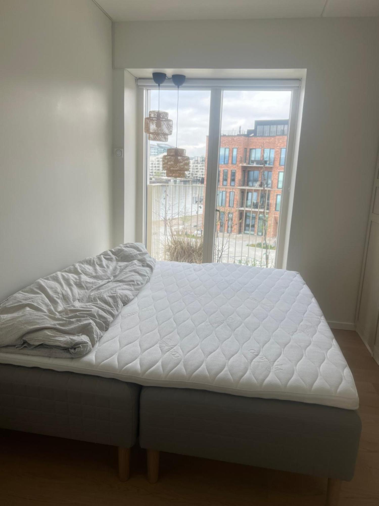 Laekker Med Vand Udsigt Pa Islands Brygge *