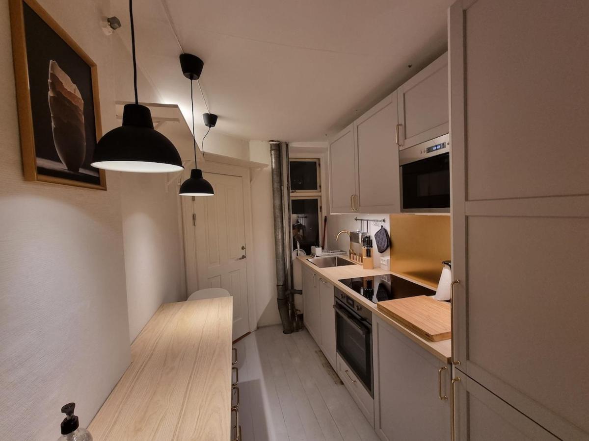 Cute In Hip Neighbourhood! Apartment
