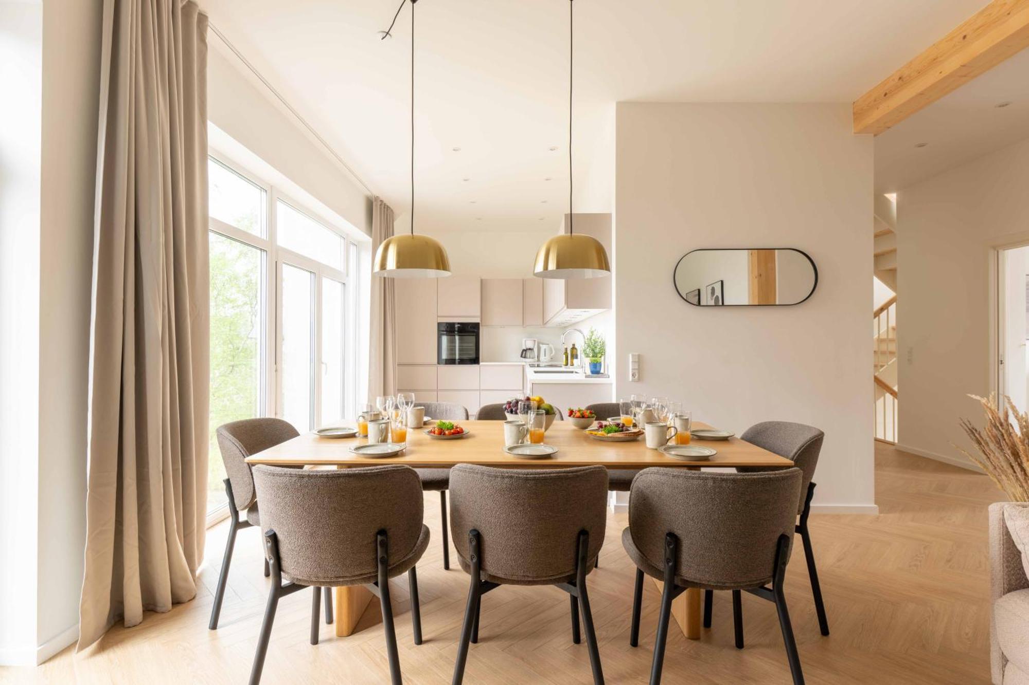 Stunning Premium With Private Rooftop Apartment *