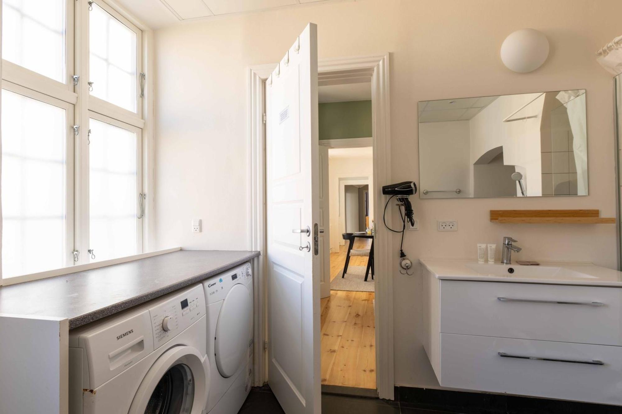Apartment Big 4 Bedroom With Bathtub By Cph Hall Square *