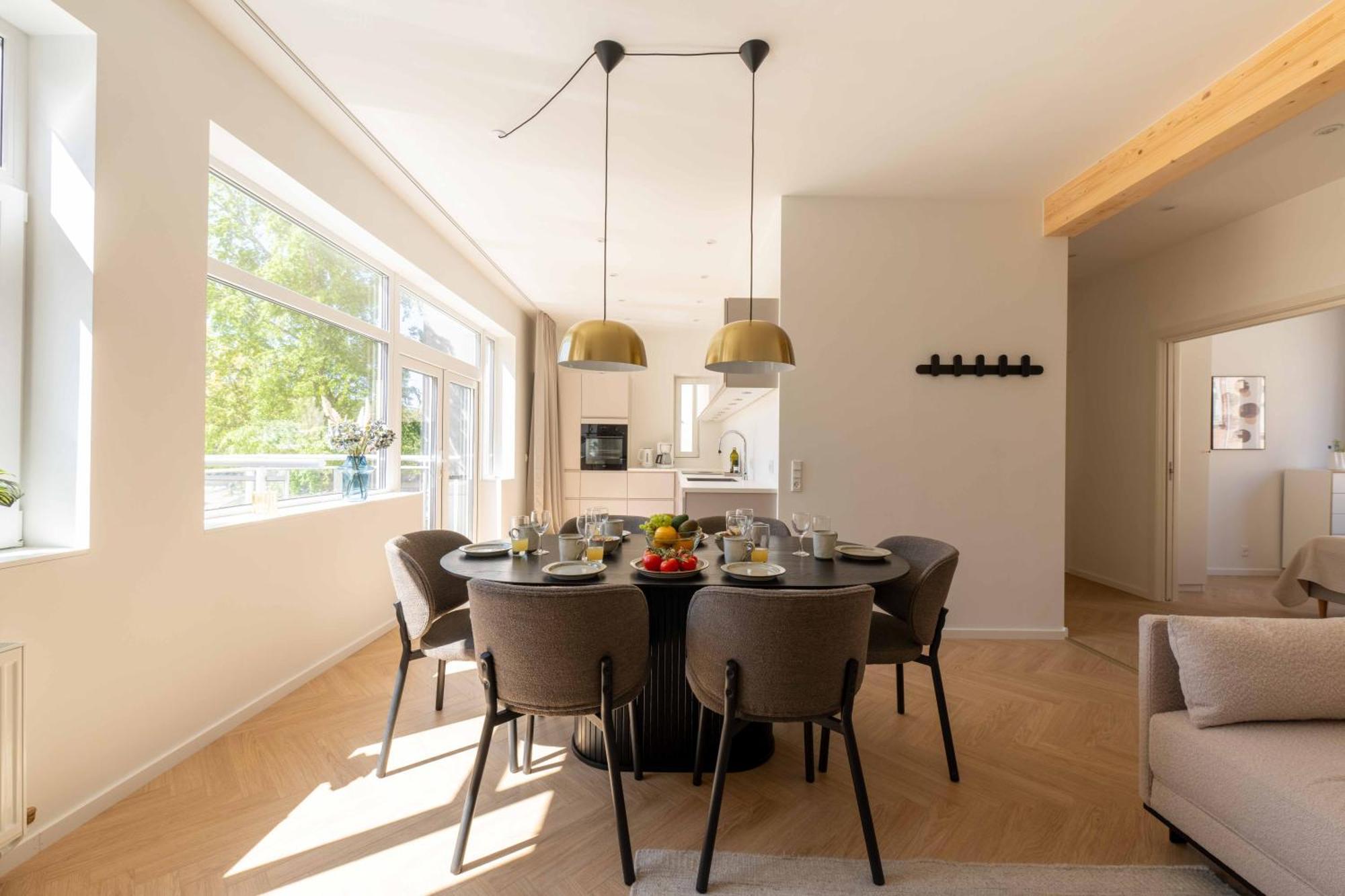 Newly Renovated 2br With Large Balcony *
