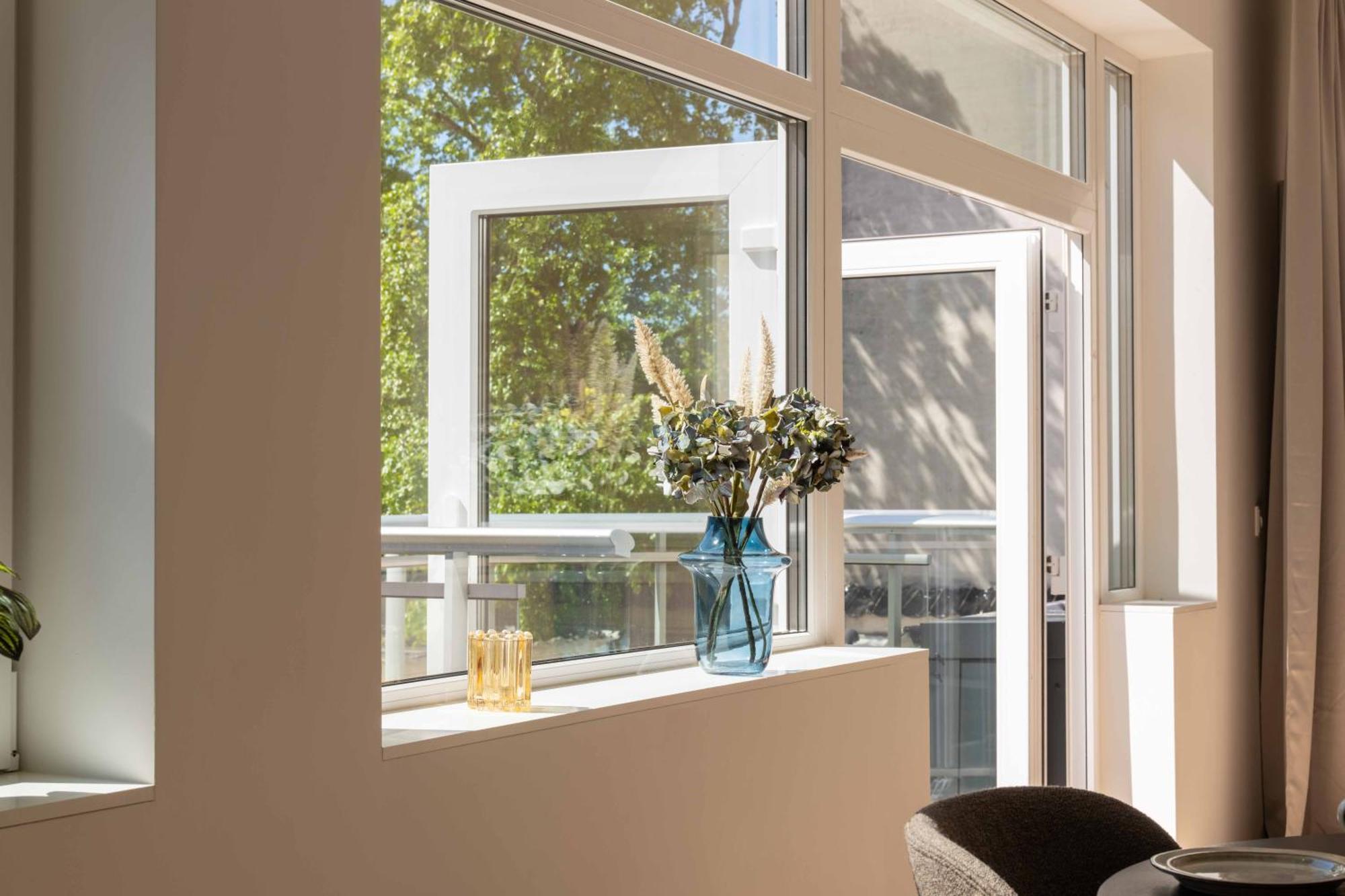 Apartment Newly Renovated 2br With Large Balcony *