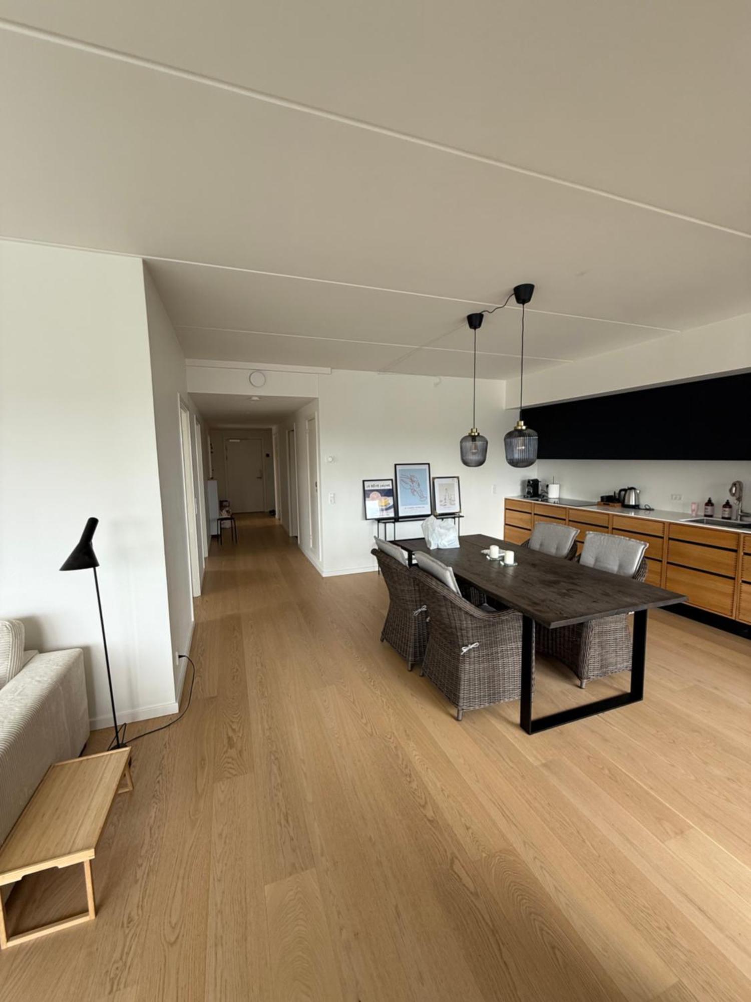 Laekker Med Vand Udsigt Pa Islands Brygge