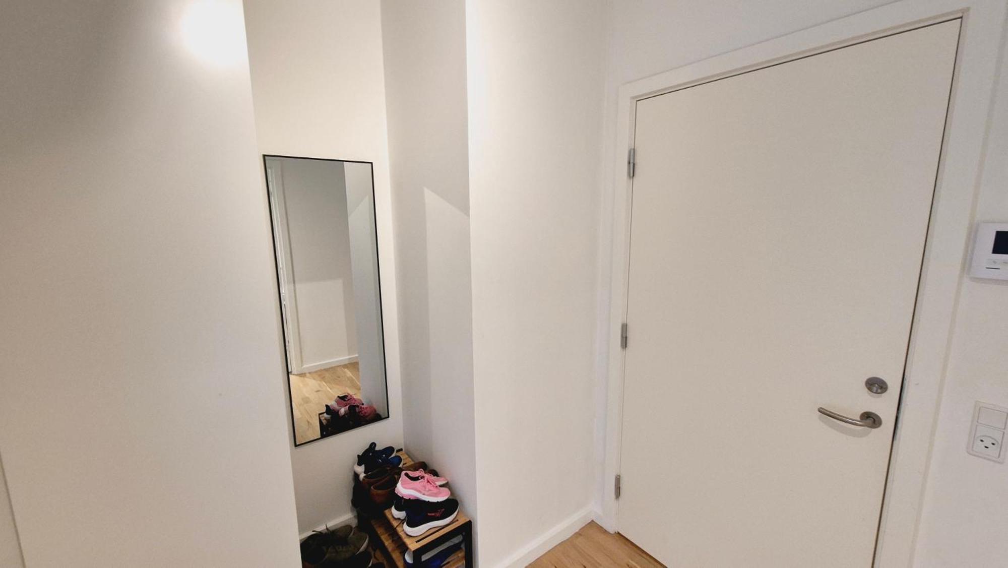 Spacious 120 Metres From Metro Apartment *