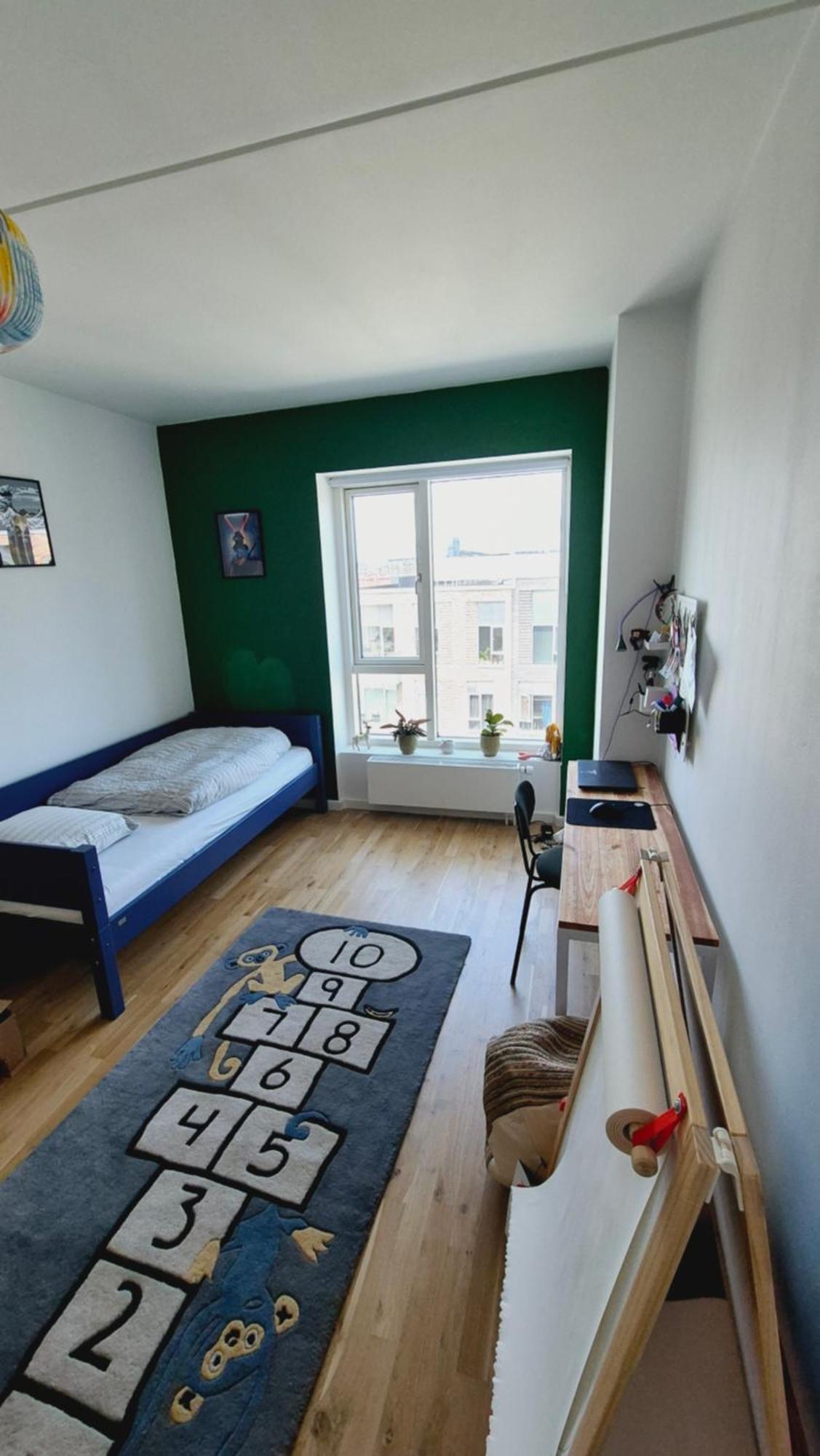 Spacious 120 Metres From Metro