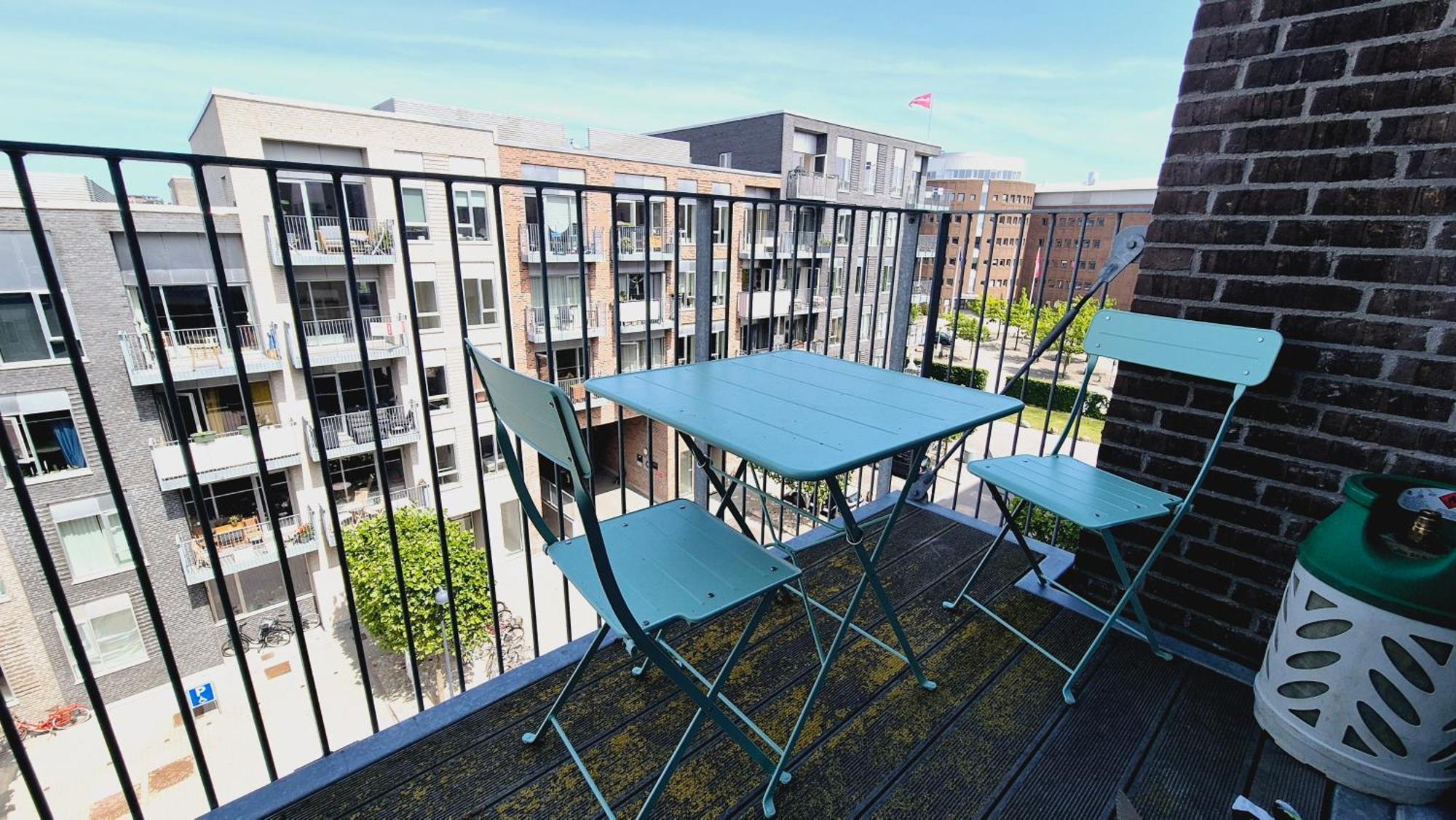 Spacious 120 Metres From Metro *