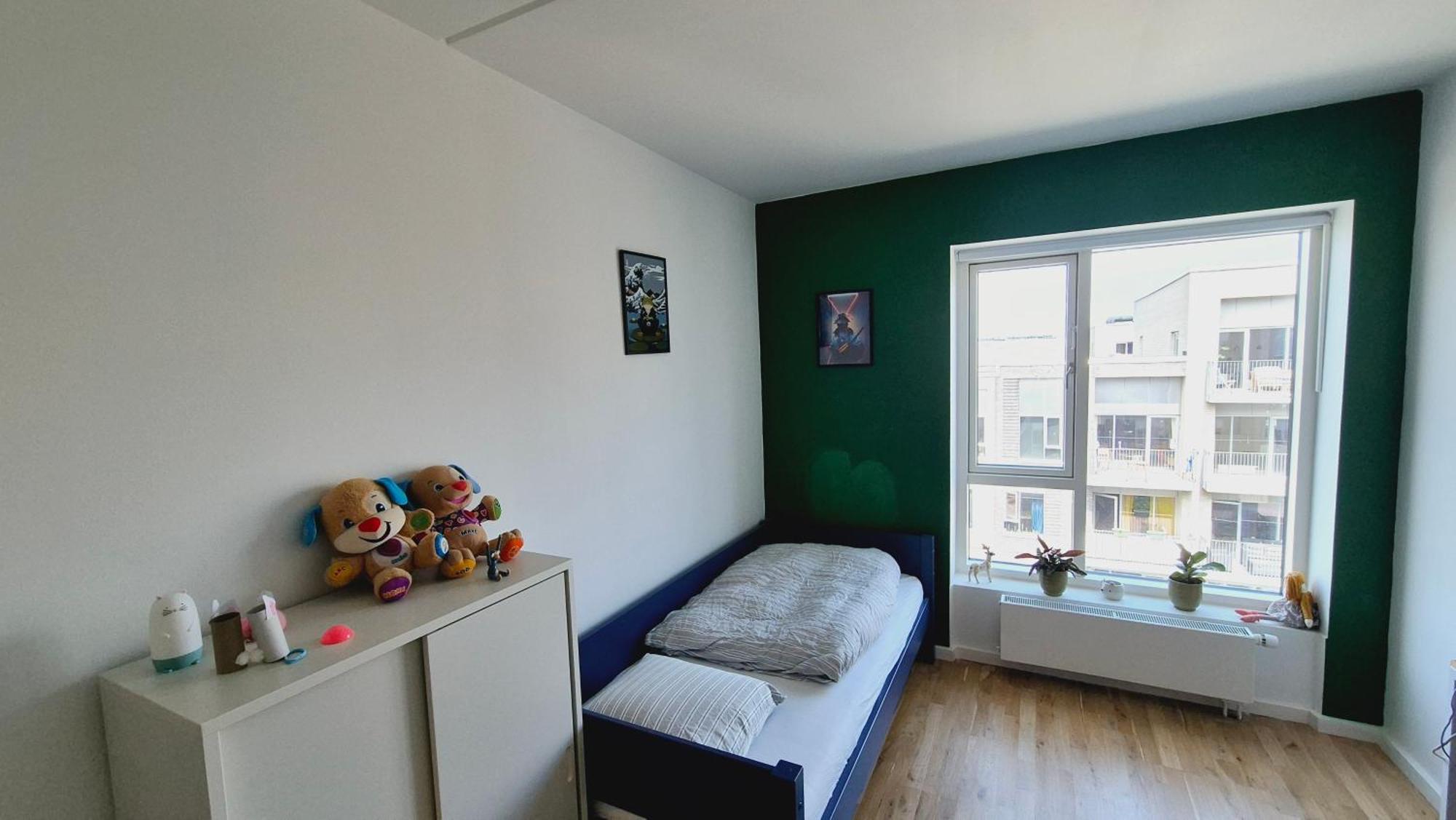 Spacious 120 Metres From Metro Apartment
