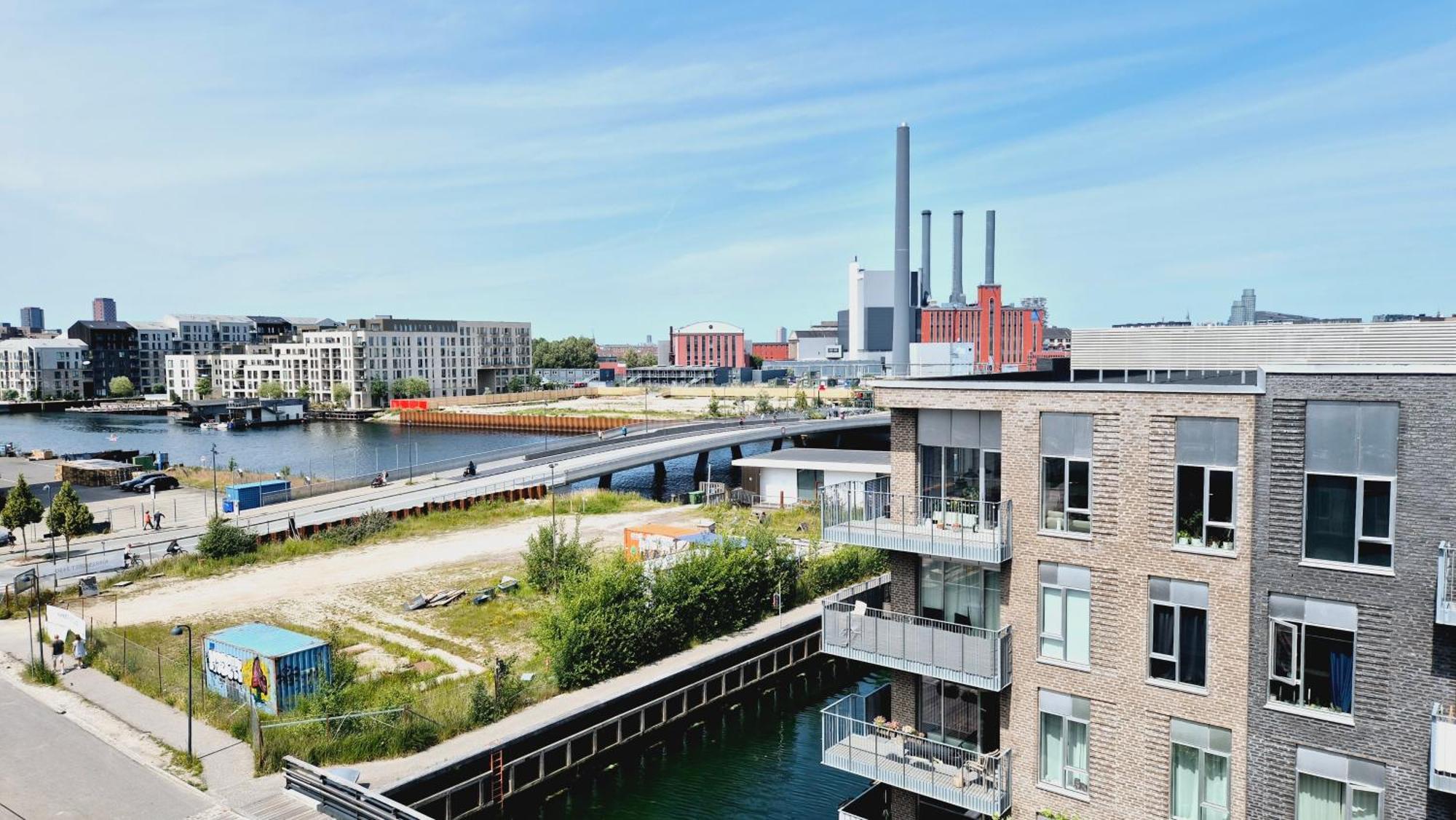 Spacious 120 Metres From Metro