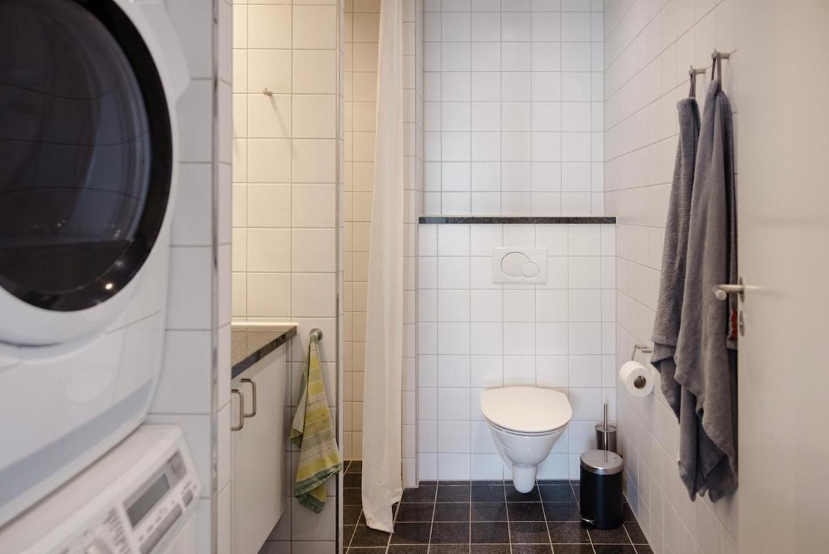 Apartment On The Beach, Close To Centre & Airport *