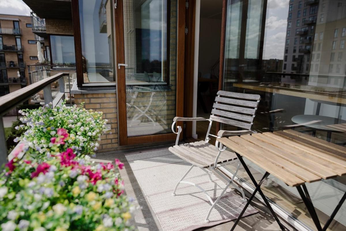 Apartment On The Beach, Close To Centre & Airport *