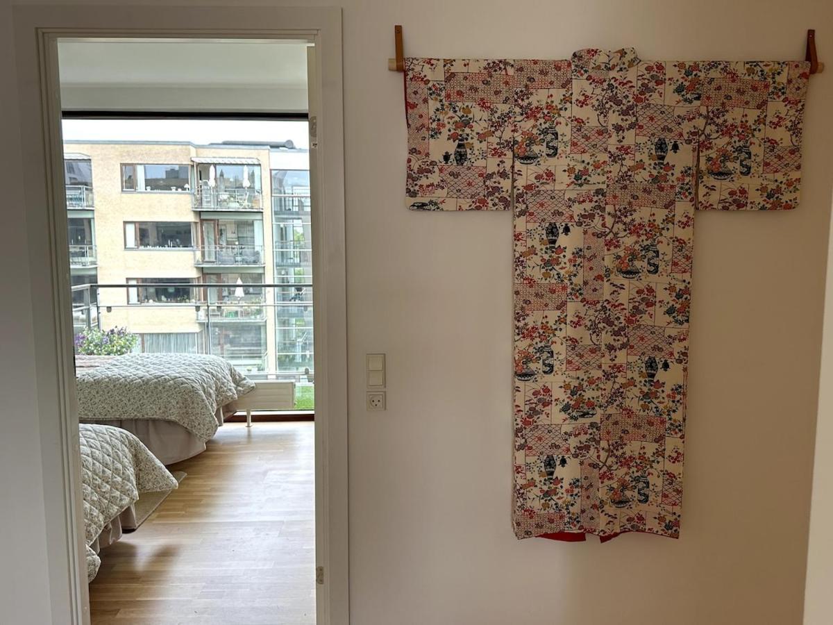 Apartment On The Beach, Close To Centre & Airport *