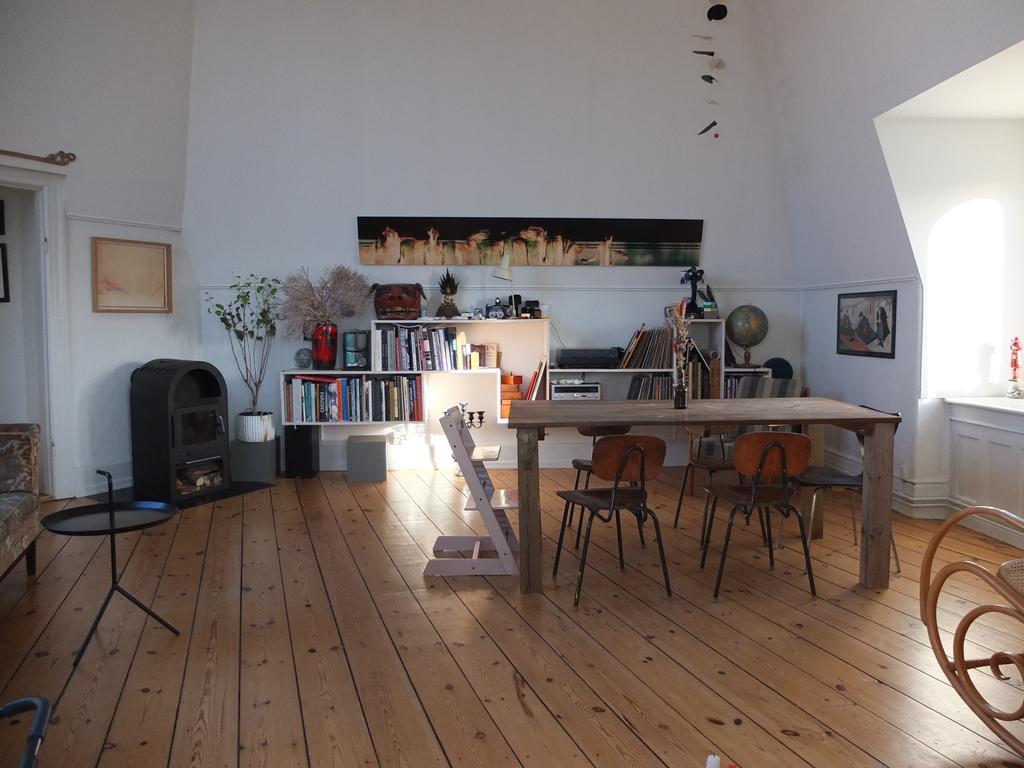Best - H. C. Andersens Boulevard 33 5tv. *
