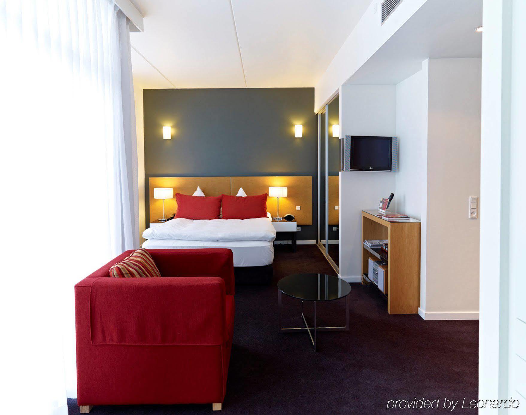 Apartahotel Adina 4*