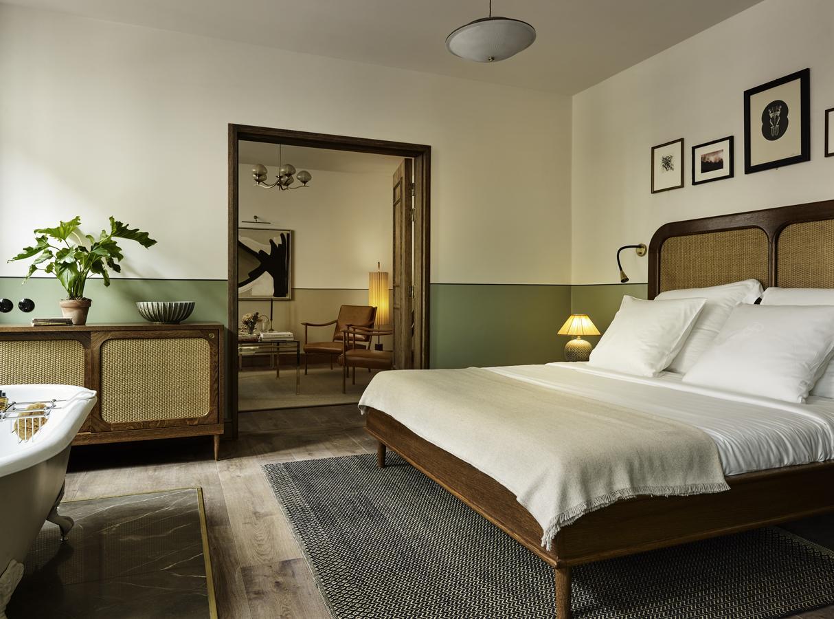 Sanders Hotel