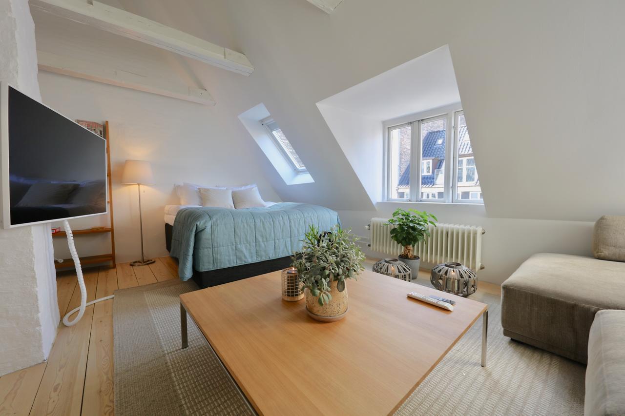Two-story By Nyhavn Harbour Copenhaga