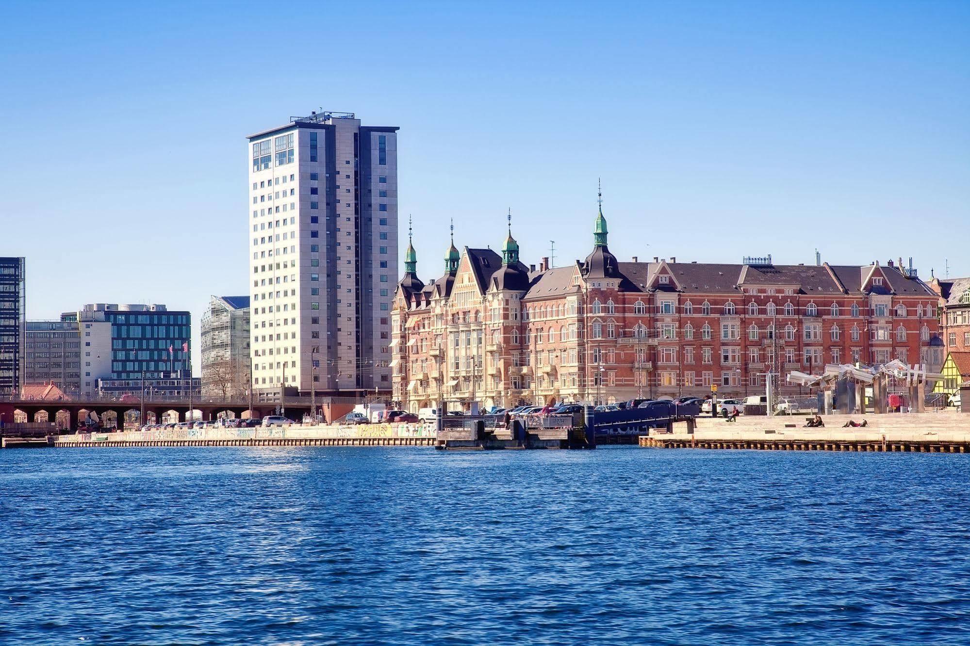 Vandrerhjem Danhostel & *