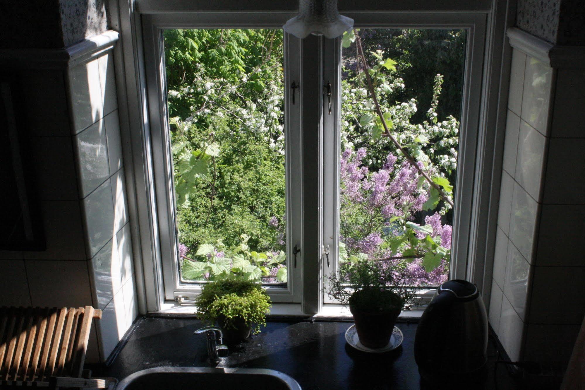 Guest house The Little First Metrostop From Central Station And Tivoli Copenhagen